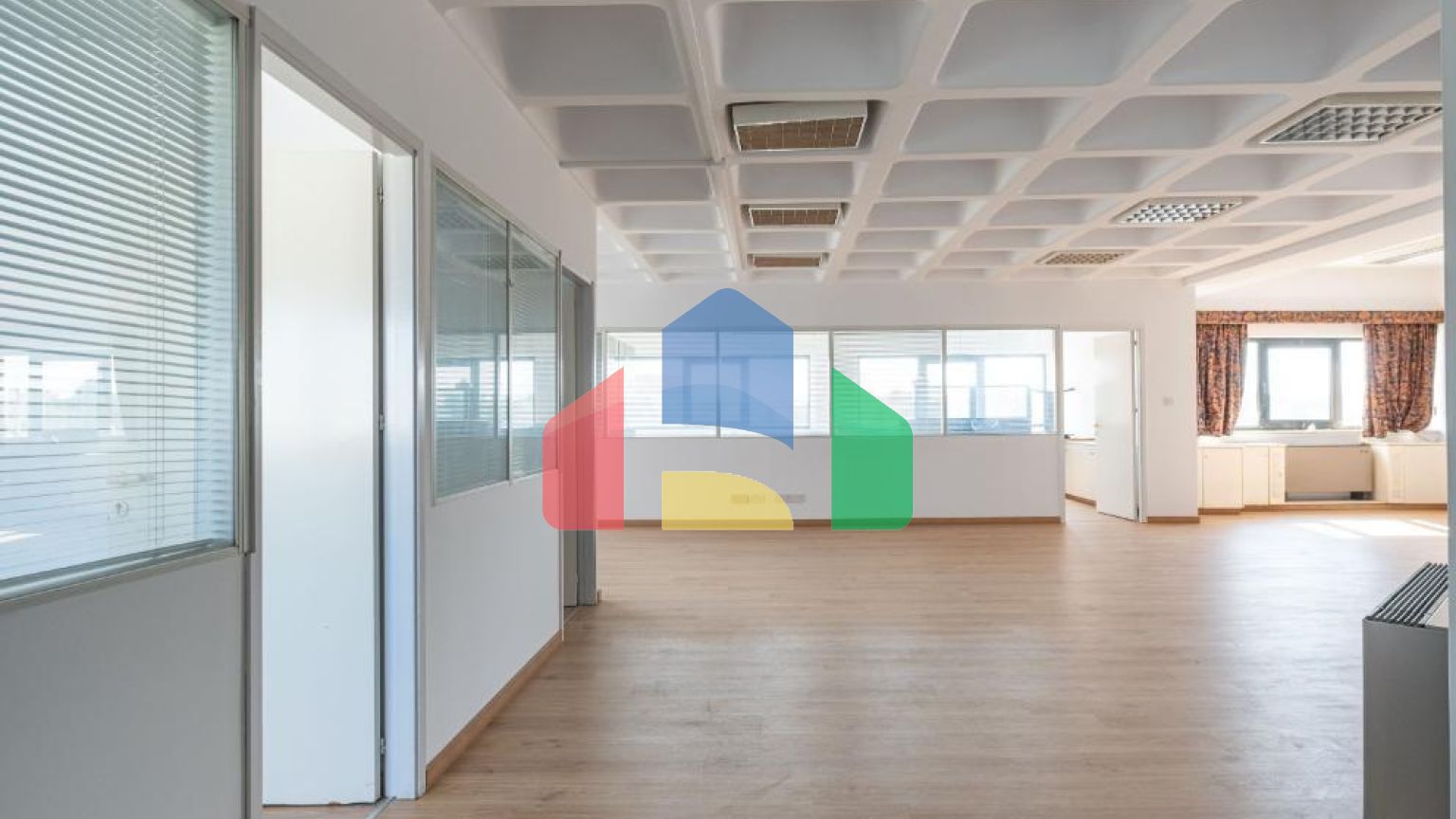 Продаж - Бізнес 2006 m² В Никосии