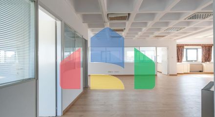 Продаж - Бізнес 2006 m² В Никосии