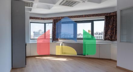 Продаж - Бізнес 2006 m² В Никосии