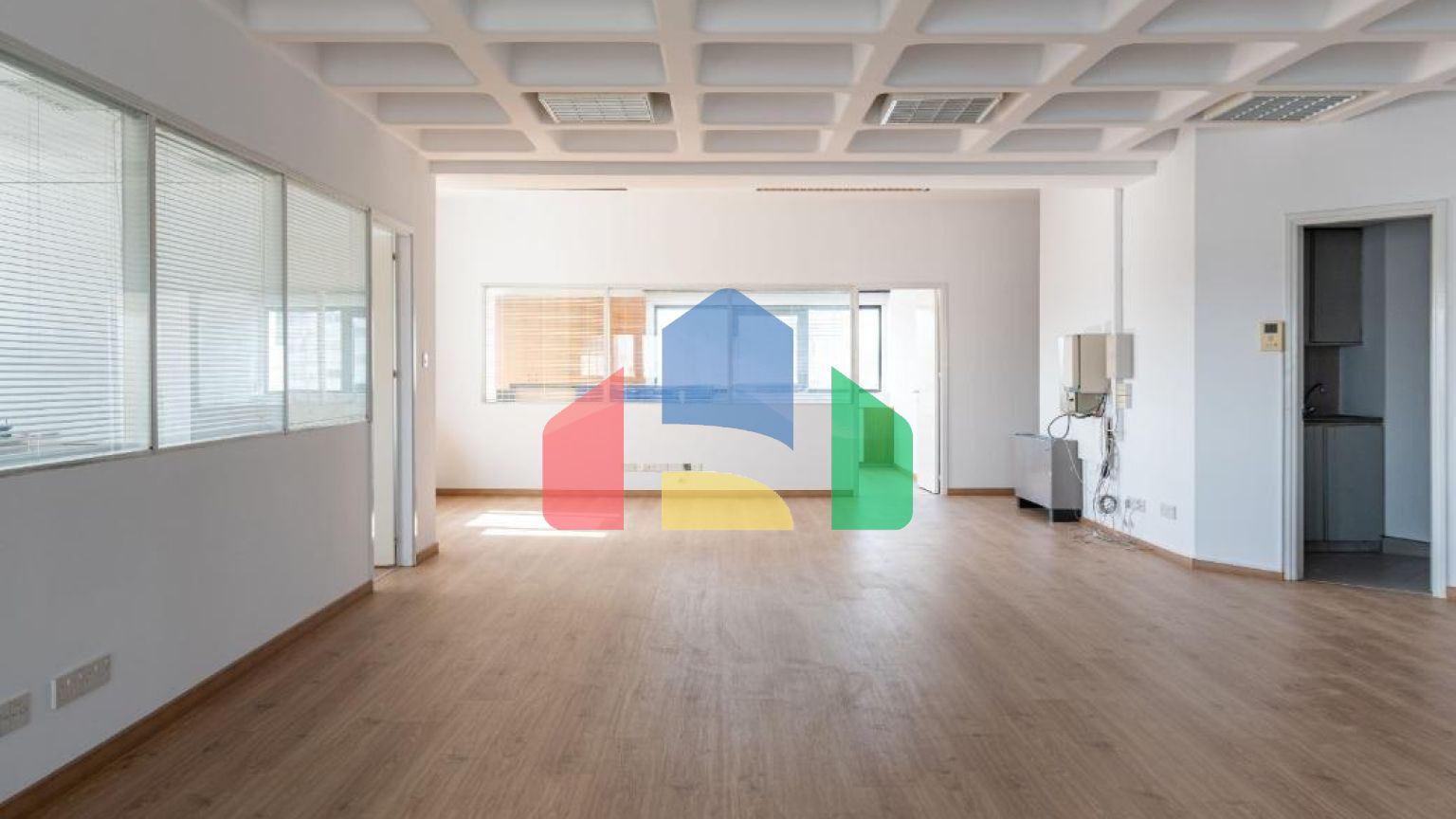 Продаж - Бізнес 2006 m² В Никосии