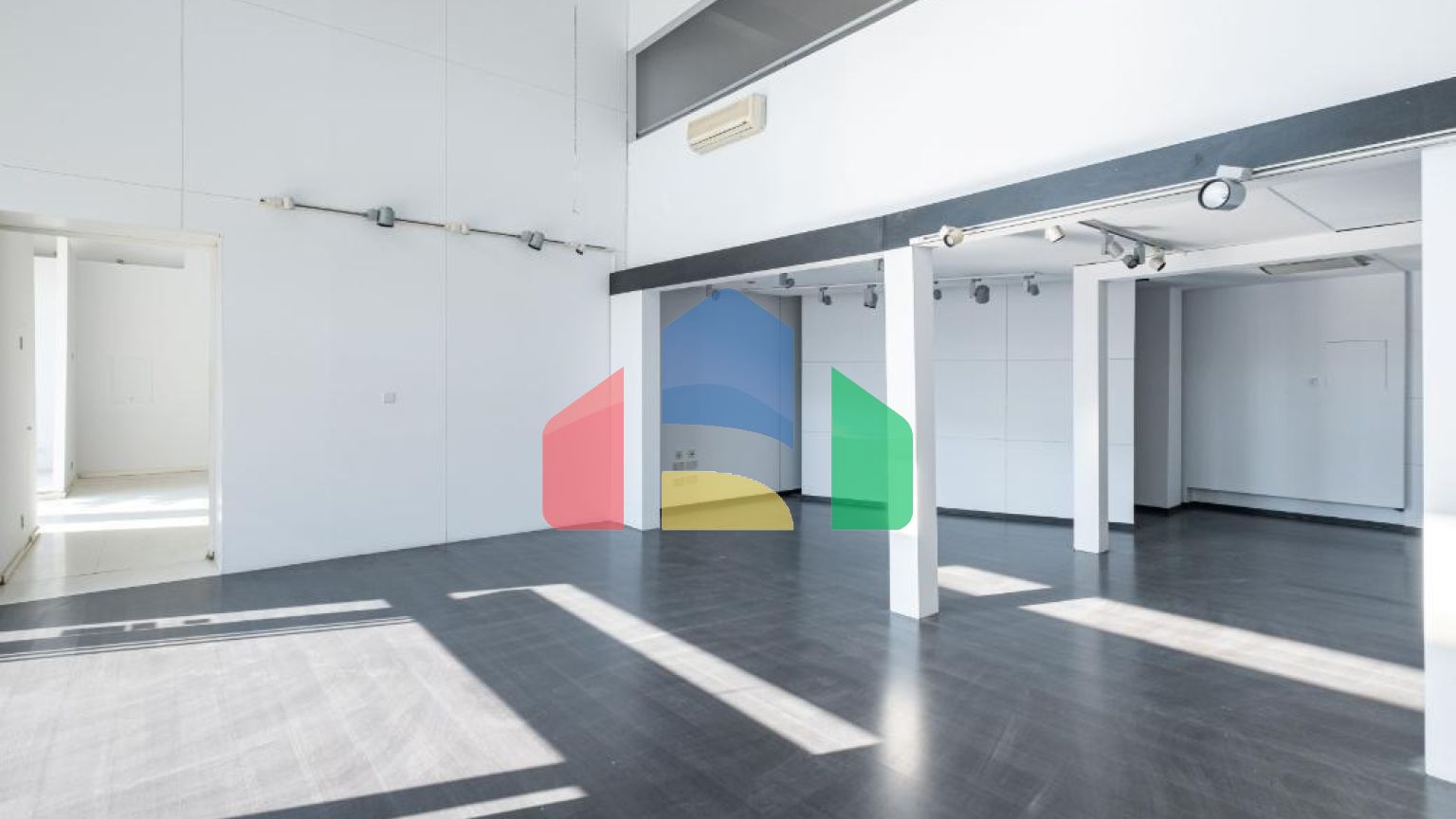 Продаж - Бізнес 2006 m² В Никосии