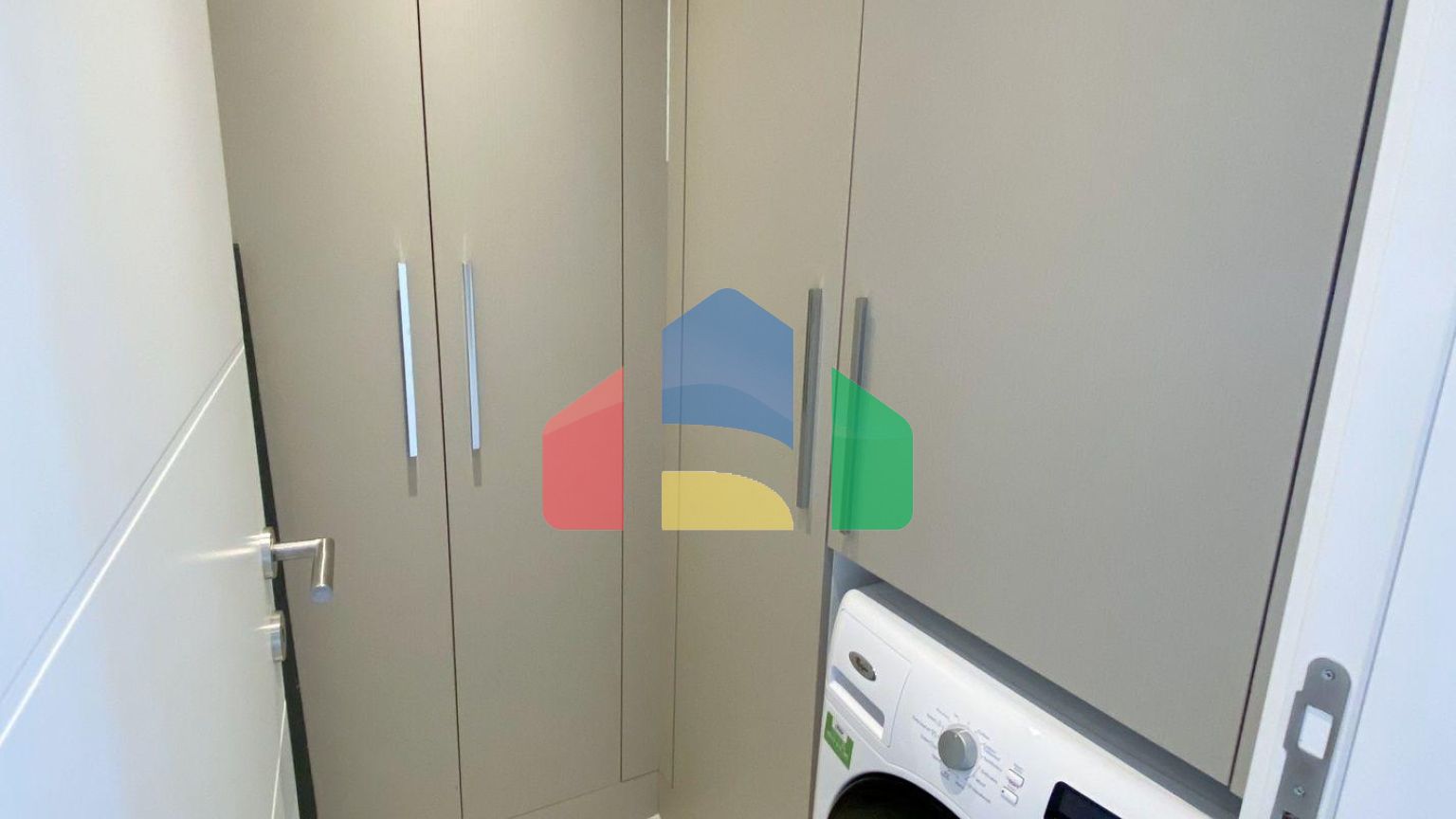 Квартира 3+1 (130 м2) в уютном  комплексе в Никосии