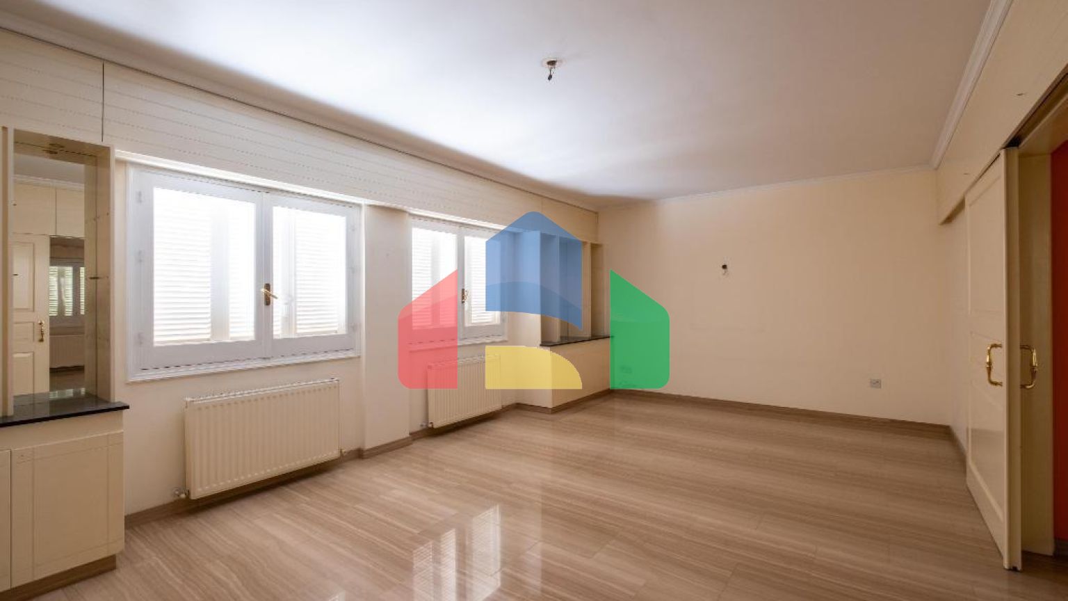 Продажа - Здание в Никосии