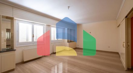 Продажа - Здание в Никосии