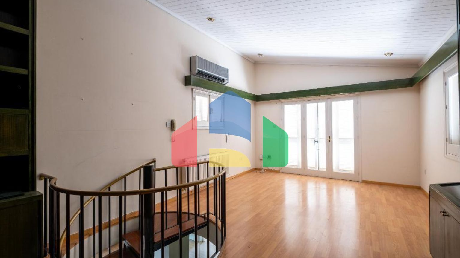 Продажа - Здание в Никосии