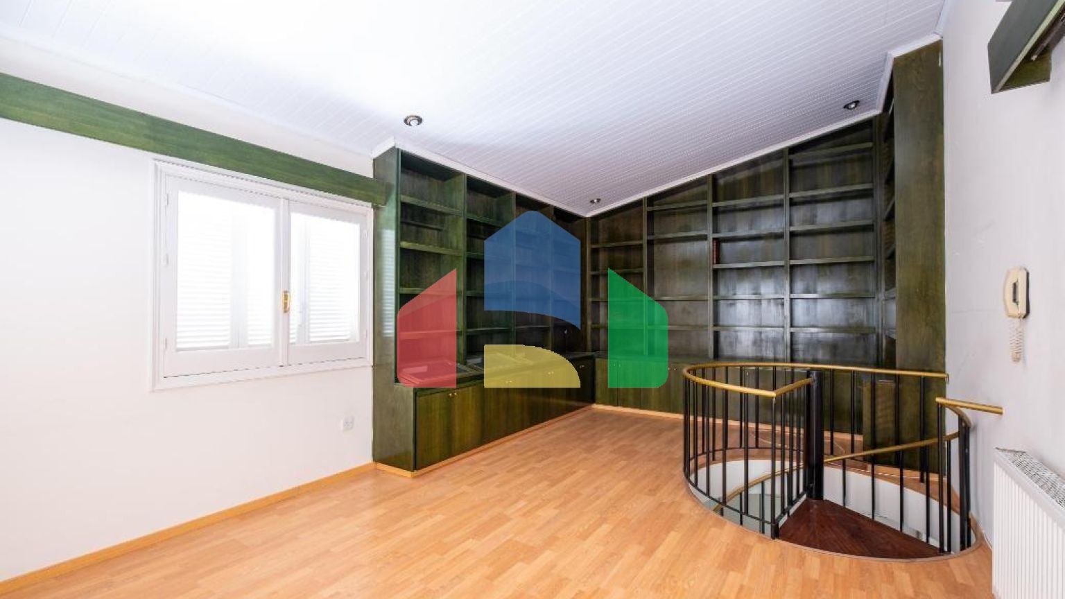 Продажа - Здание в Никосии