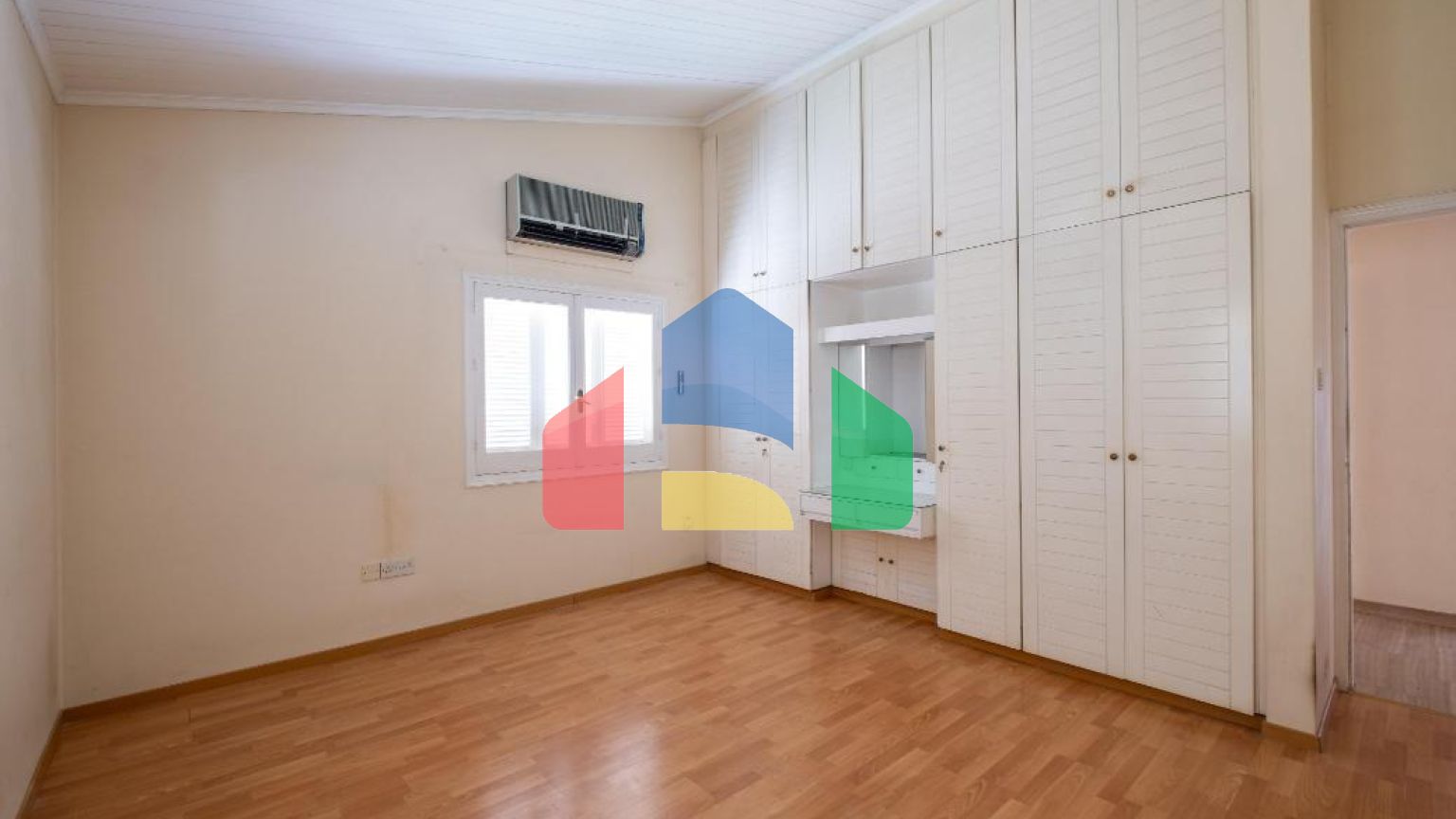 Продажа - Здание в Никосии