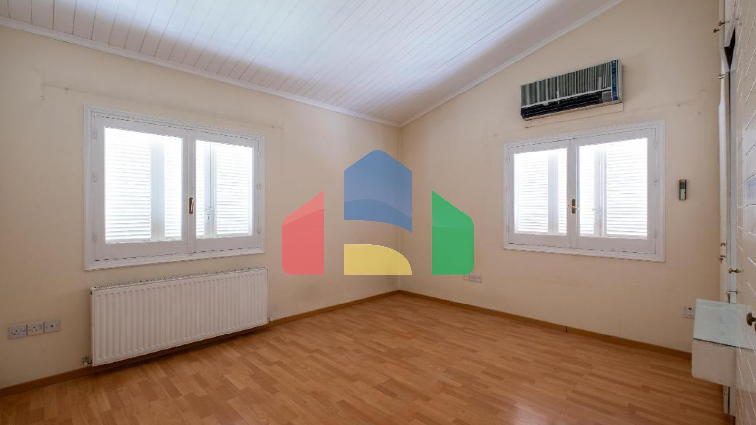 Продажа - Здание в Никосии