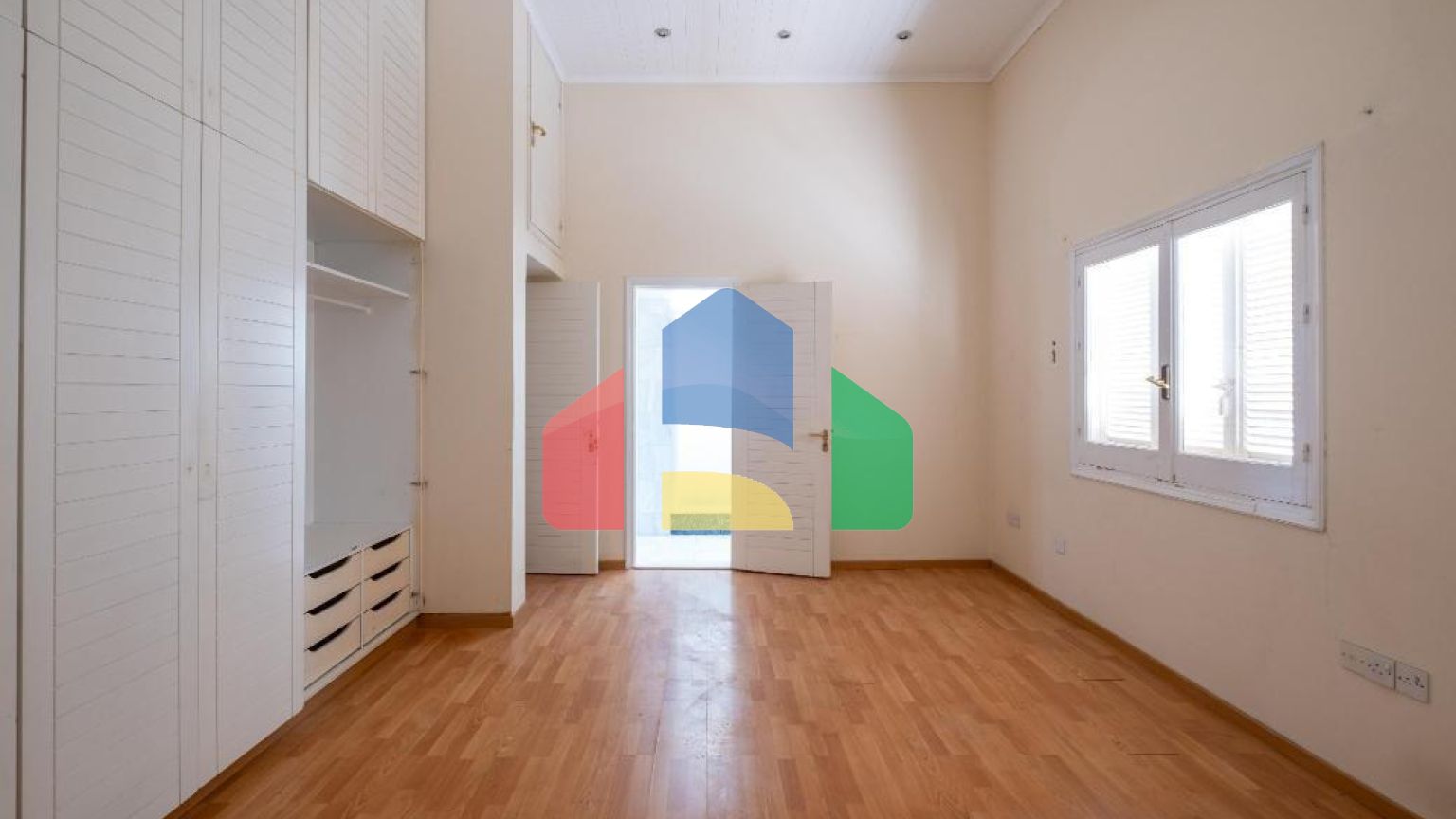 Продажа - Здание в Никосии