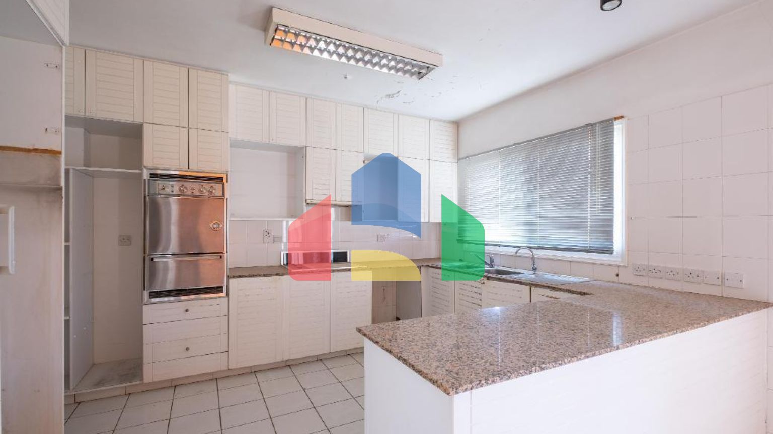 Продажа - Здание в Никосии