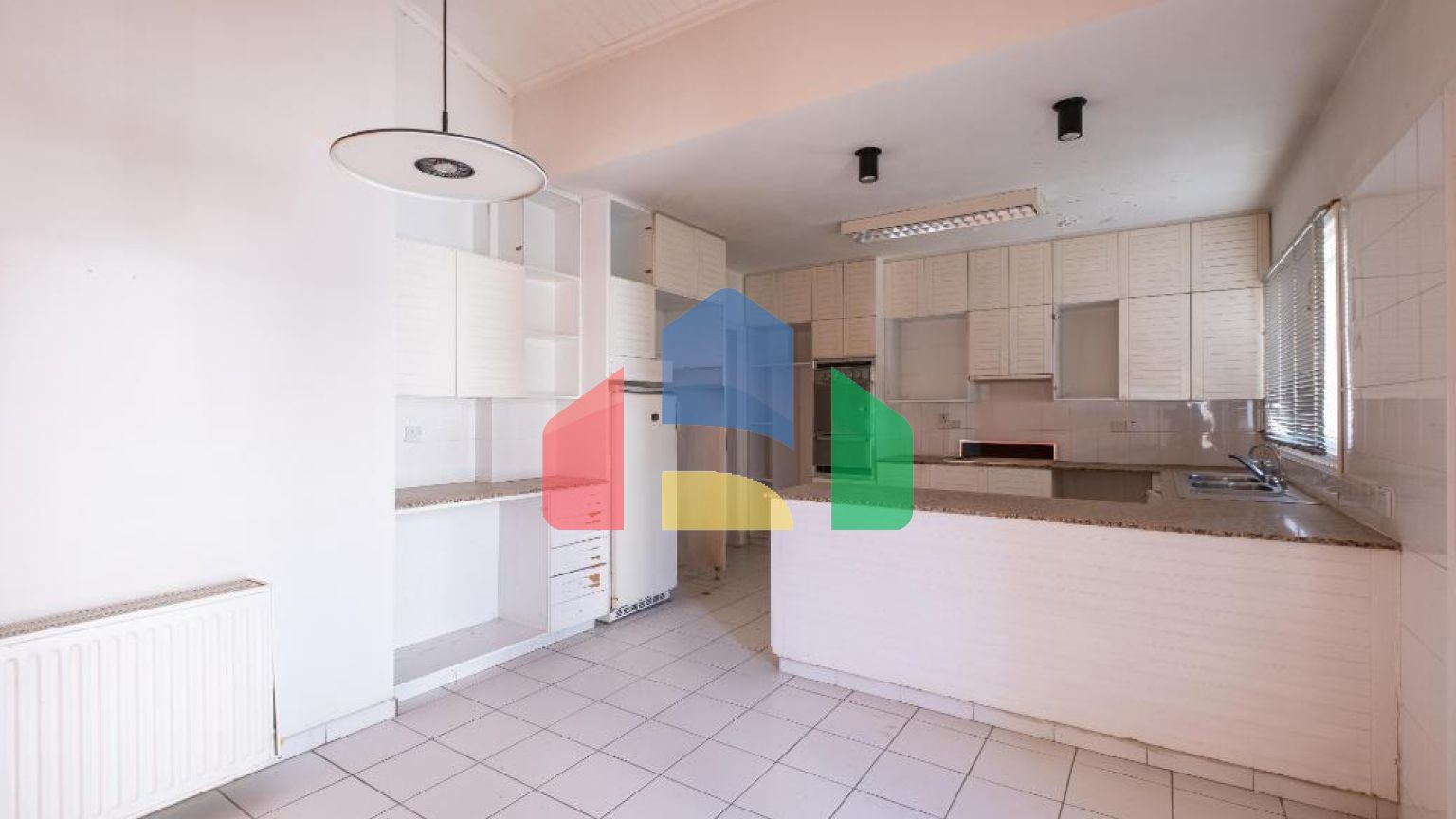 Продажа - Здание в Никосии