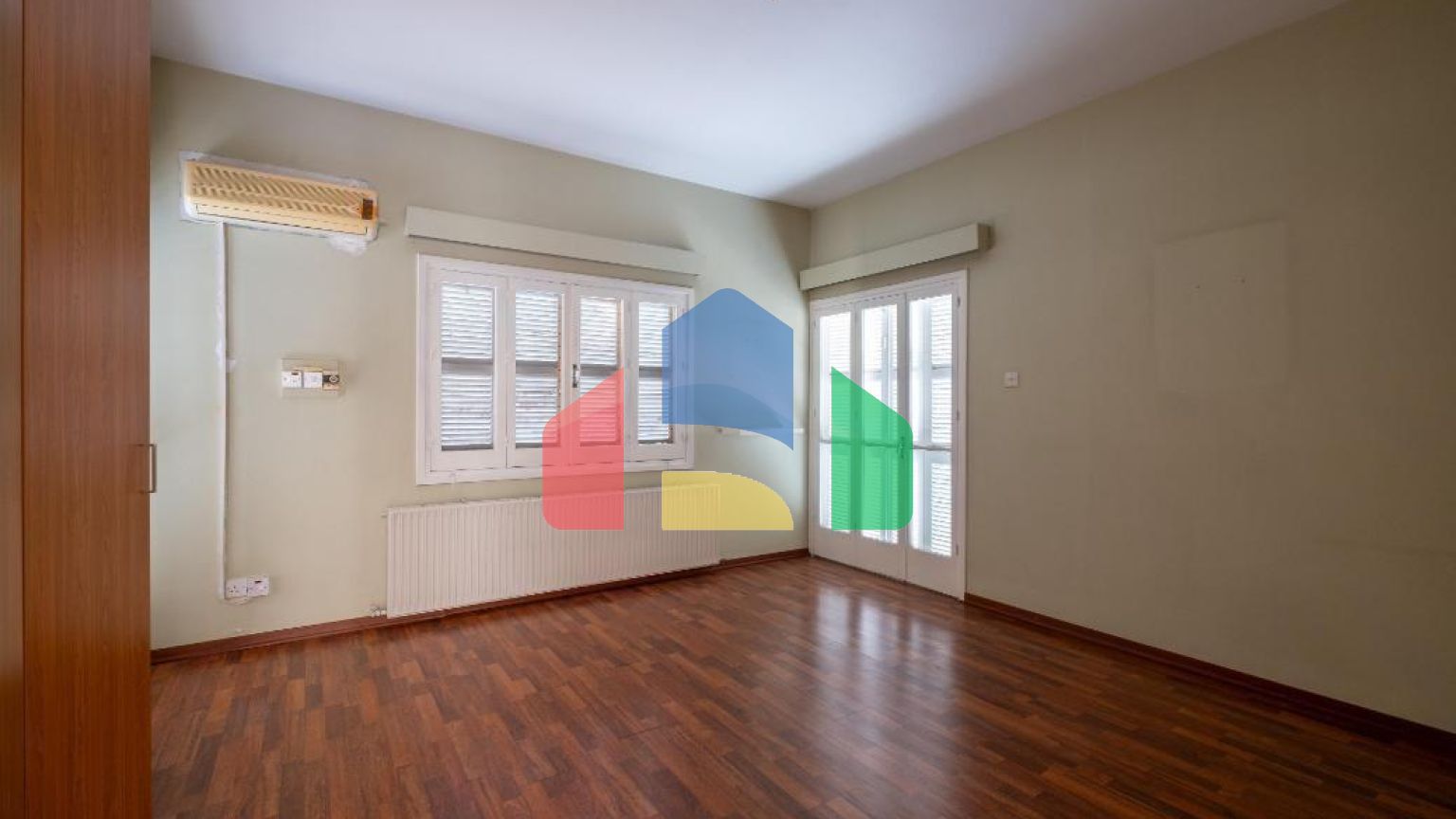 Продажа - Здание в Никосии