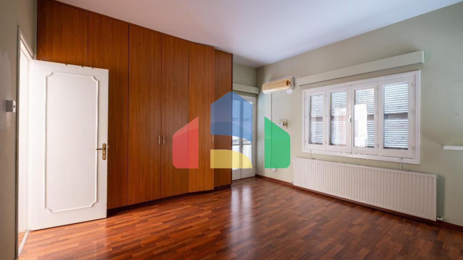 Продажа - Здание в Никосии