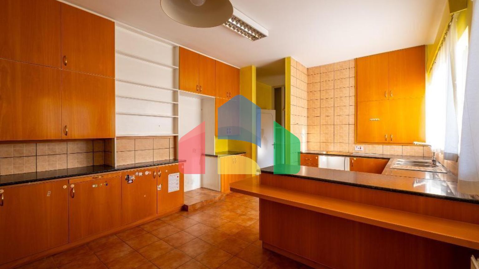 Продажа - Здание в Никосии