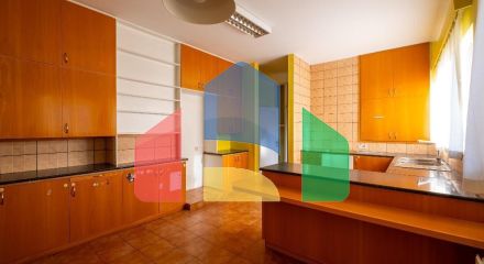 Продажа - Здание в Никосии