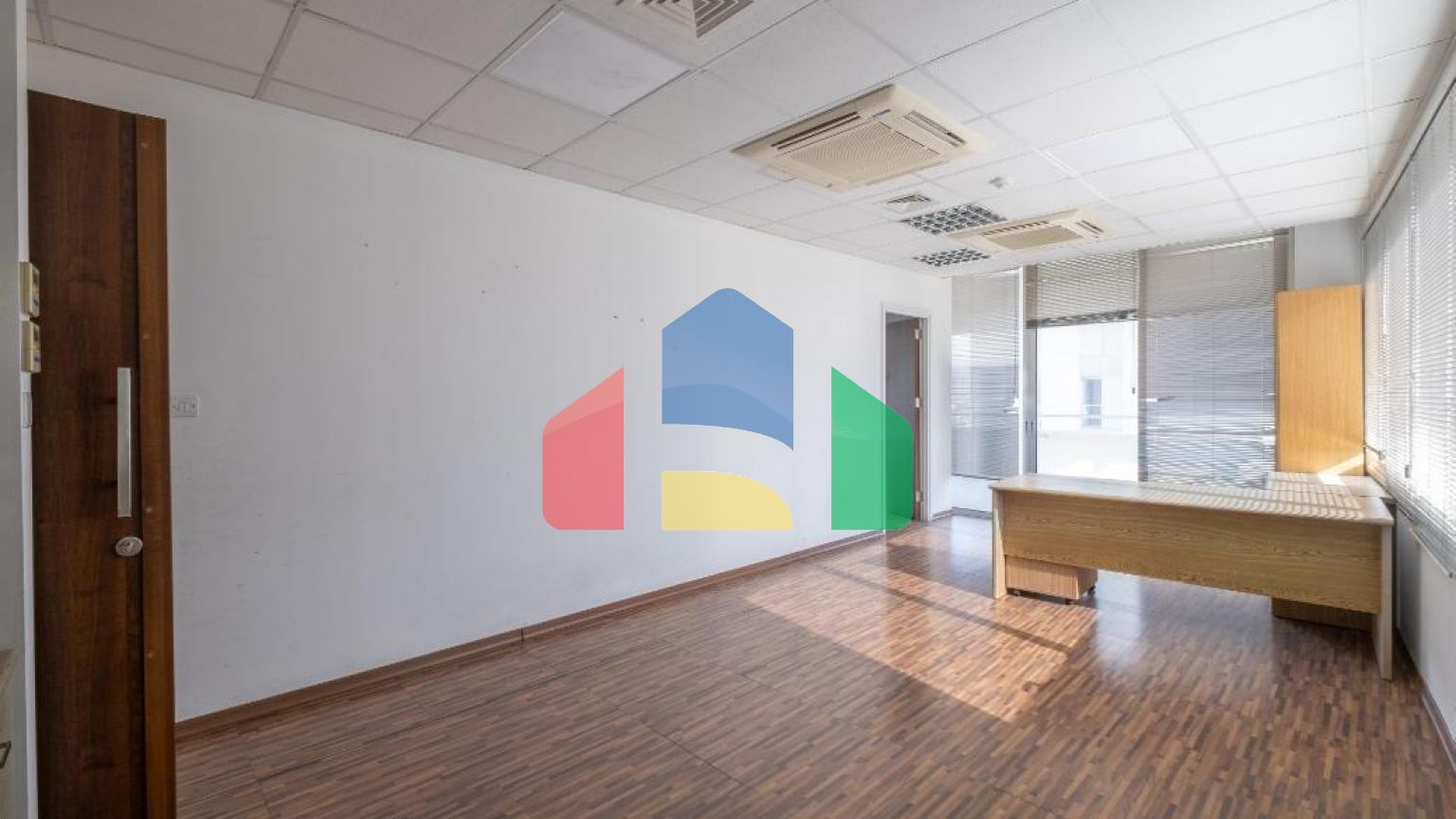 Продажа - Бизнес 219 m² в Никосии