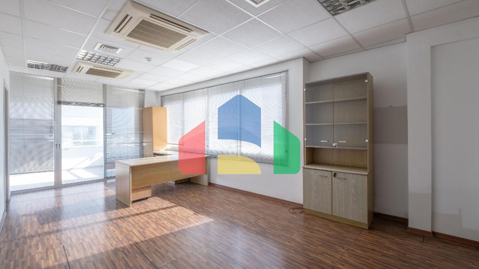 Продажа - Бизнес 219 m² в Никосии