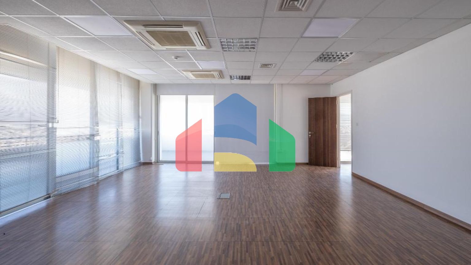 Продажа - Бизнес 219 m² в Никосии