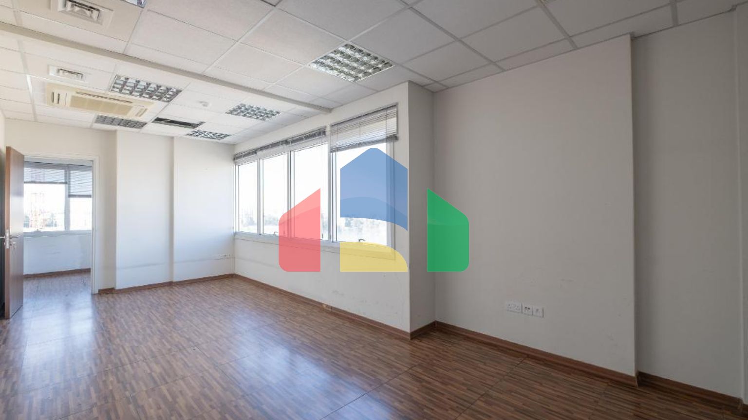 Продажа - Бизнес 219 m² в Никосии