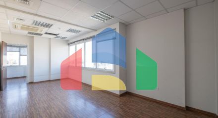Продажа - Бизнес 219 m² в Никосии