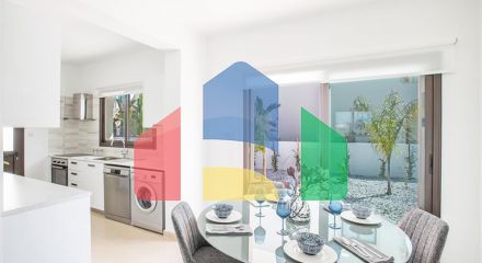 Продаж - Котедж 139 m² В Протарасе