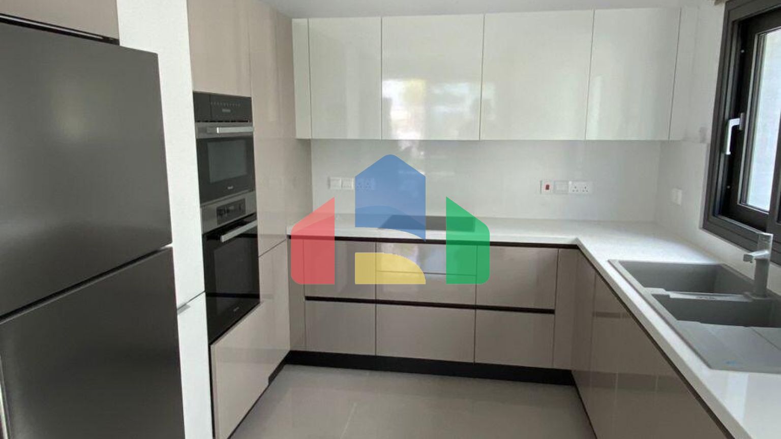 Продаж - Вілла 140 m² В Протарасе