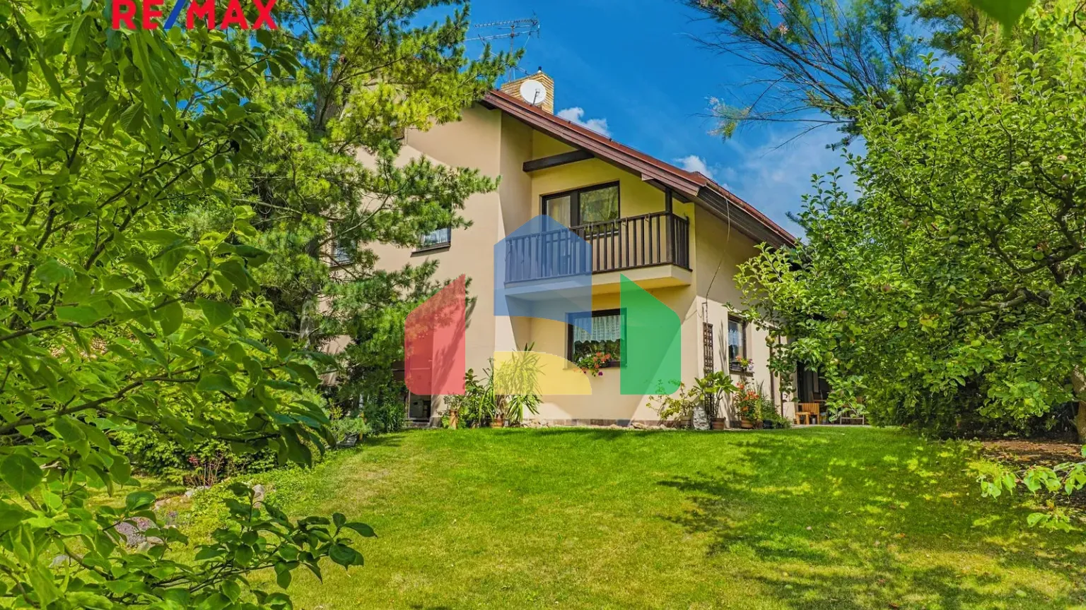 На продажу семейные дома 339 m², земельный участок 925 m²