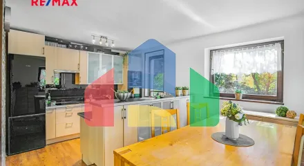 На продажу семейные дома 339 m², земельный участок 925 m²