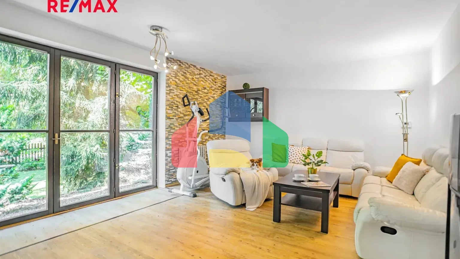 На продажу семейные дома 339 m², земельный участок 925 m²