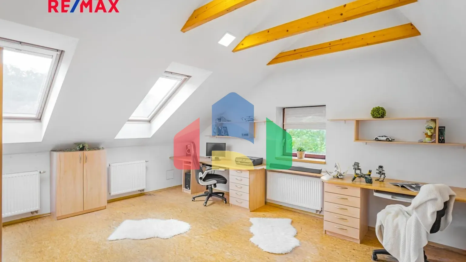 На продажу семейные дома 339 m², земельный участок 925 m²