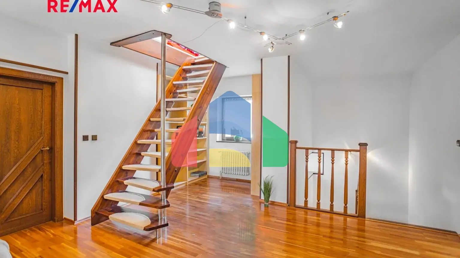 На продажу семейные дома 339 m², земельный участок 925 m²