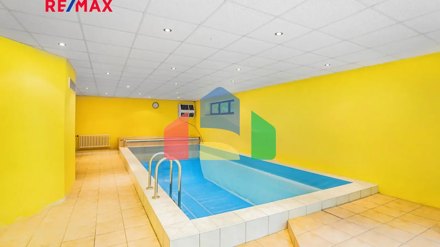 На продажу семейные дома 339 m², земельный участок 925 m²