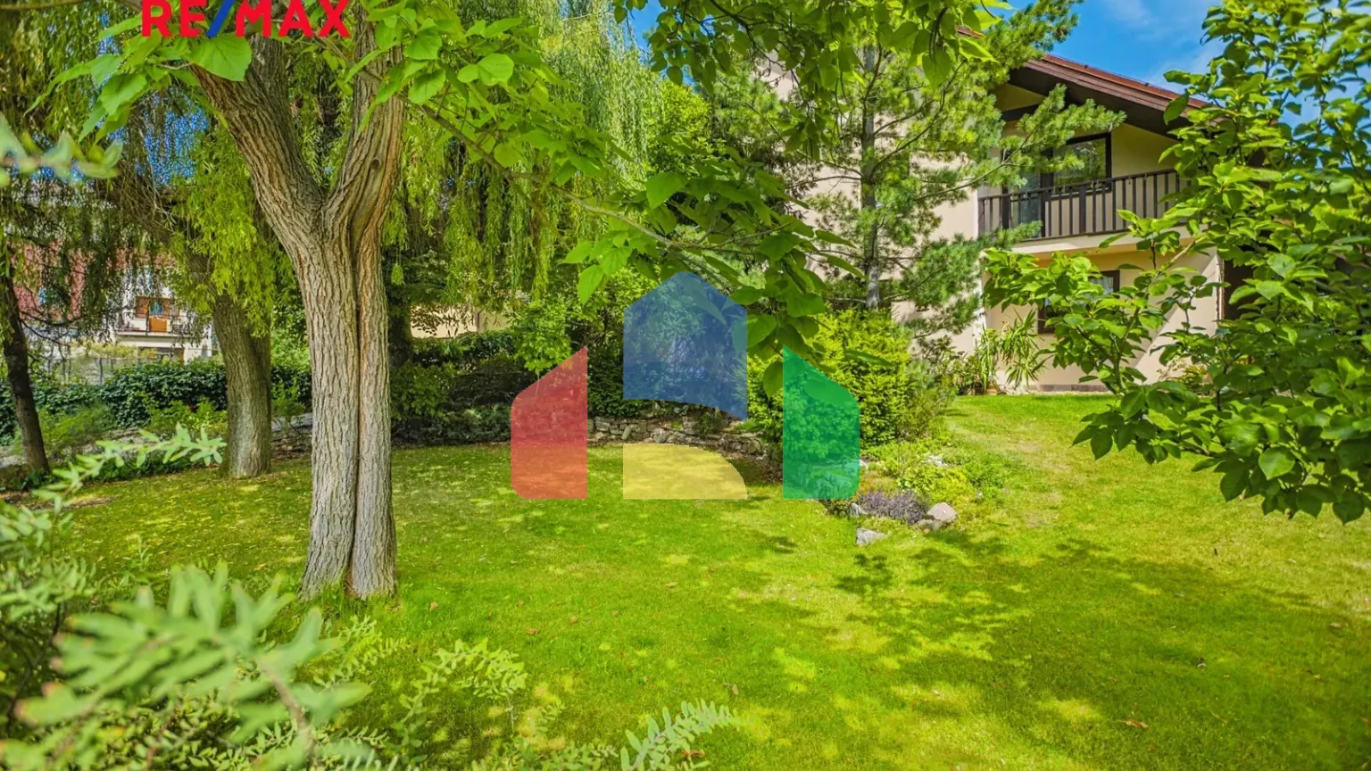 На продажу семейные дома 339 m², земельный участок 925 m²