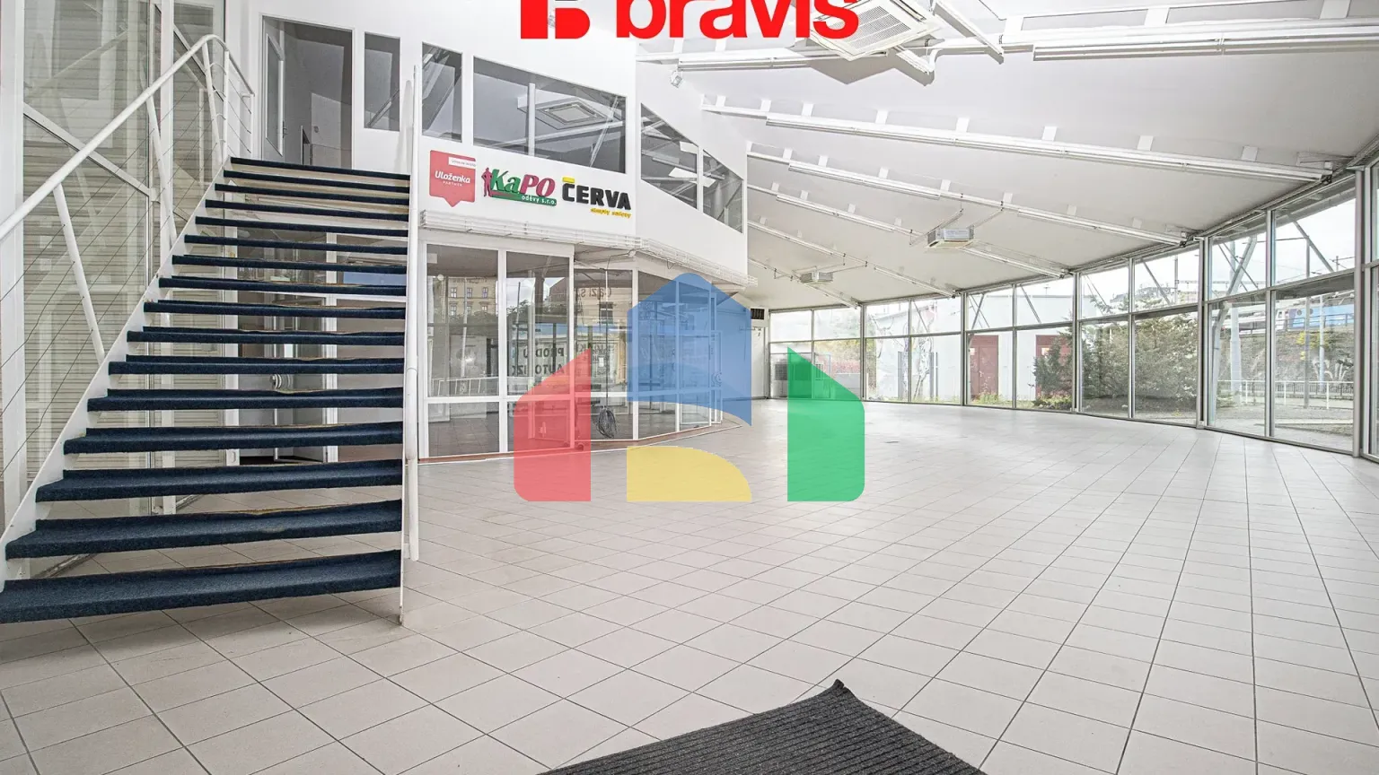 На продажу торговые помещения 600 m²