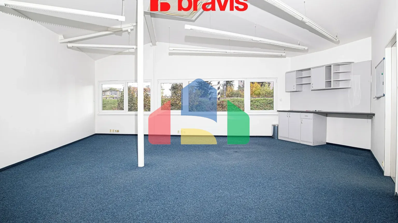 На продажу торговые помещения 600 m²