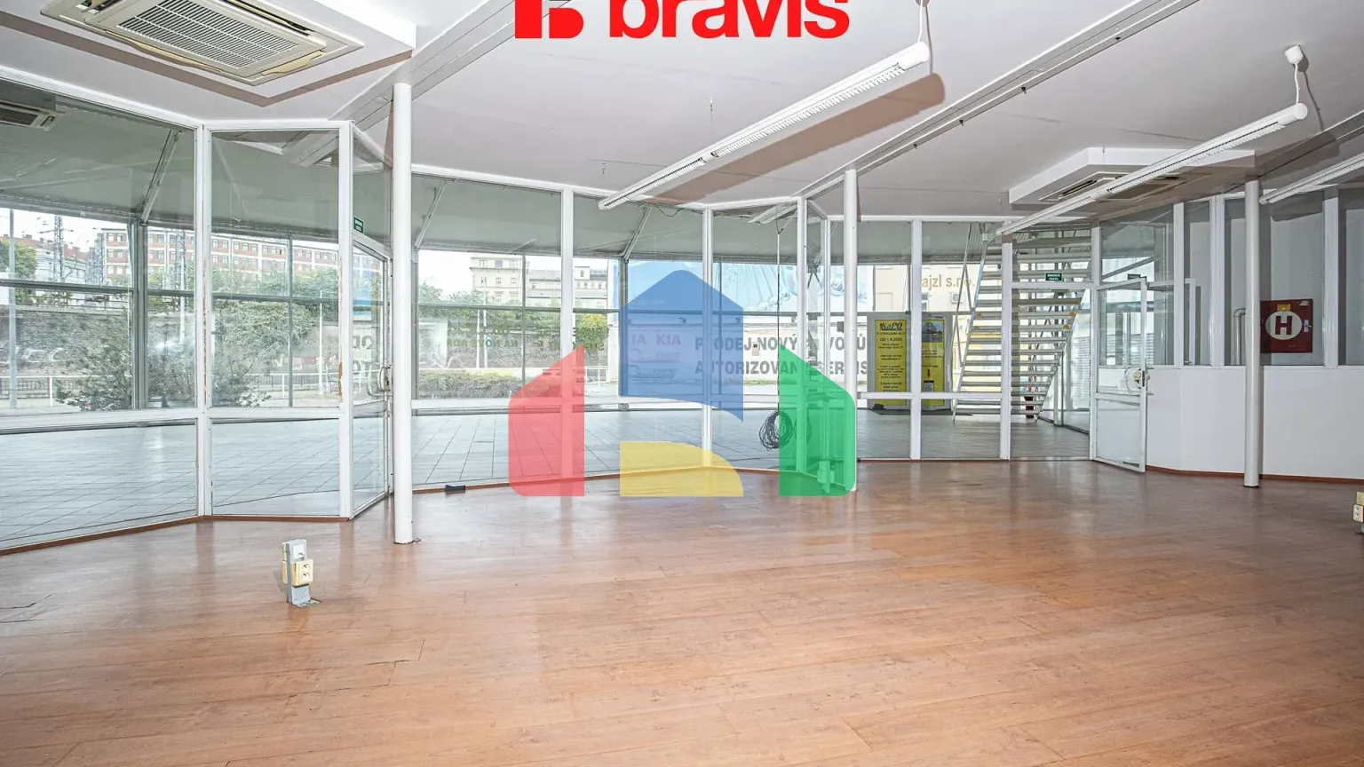 На продажу торговые помещения 600 m²