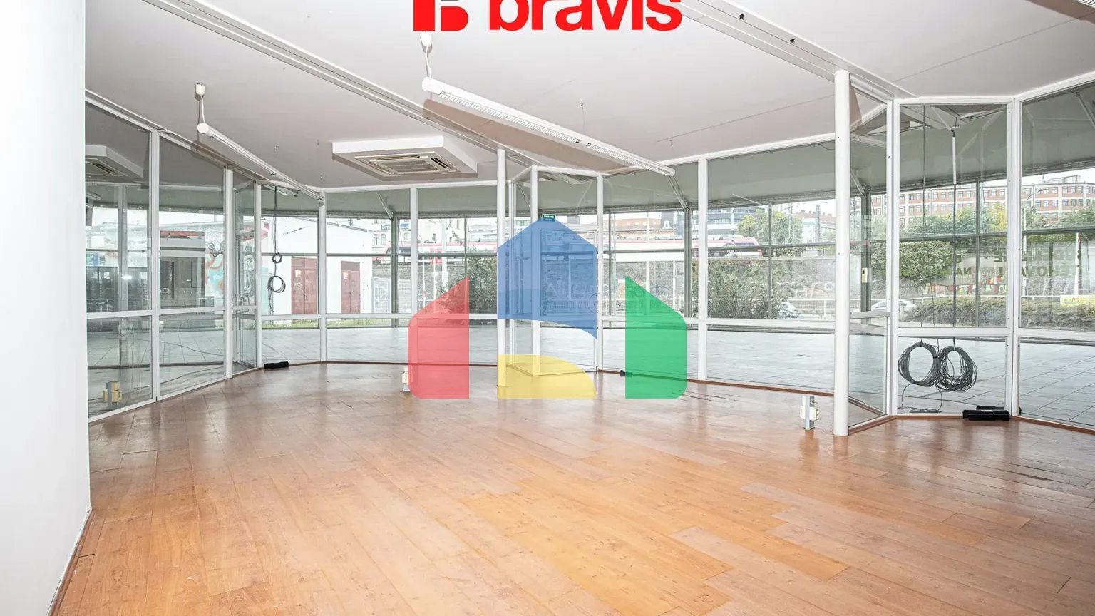 На продажу торговые помещения 600 m²