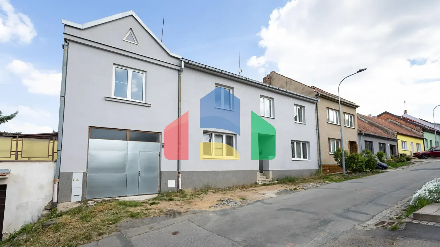 На продажу многоквартирные дома 256 m²