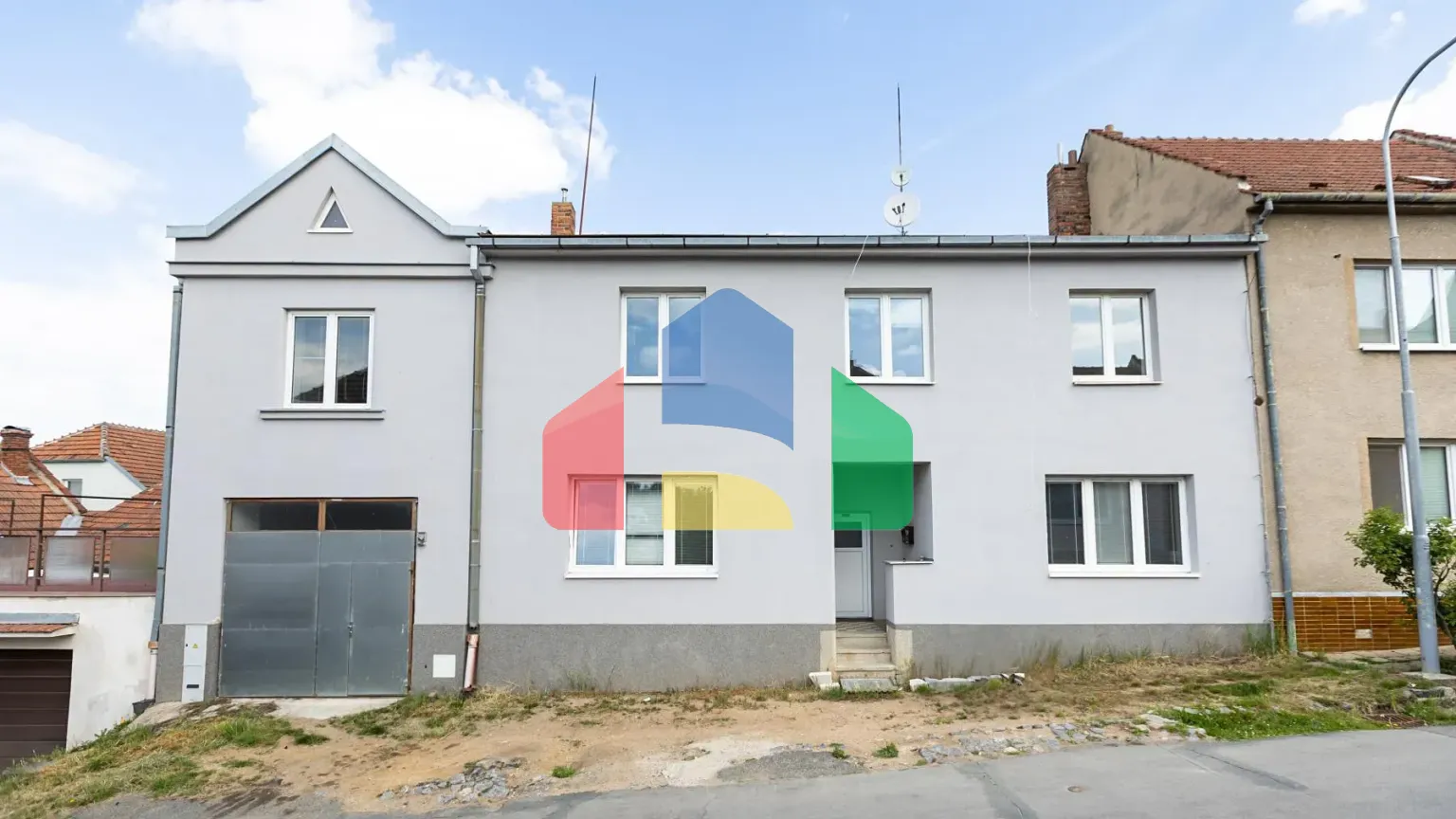 На продажу многоквартирные дома 256 m²