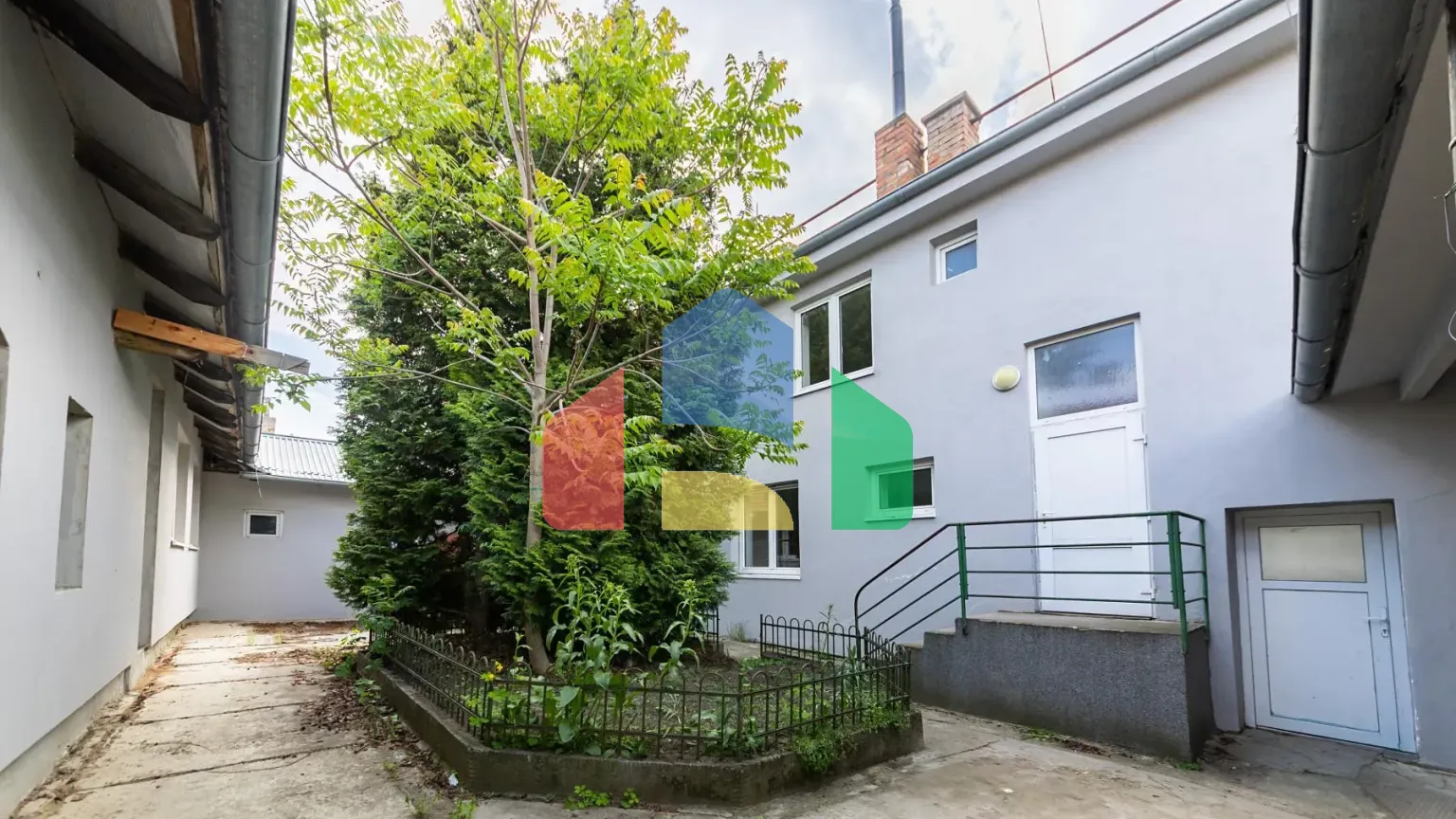 На продажу многоквартирные дома 256 m²