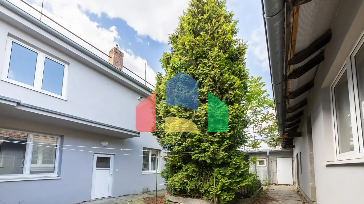 На продажу многоквартирные дома 256 m²