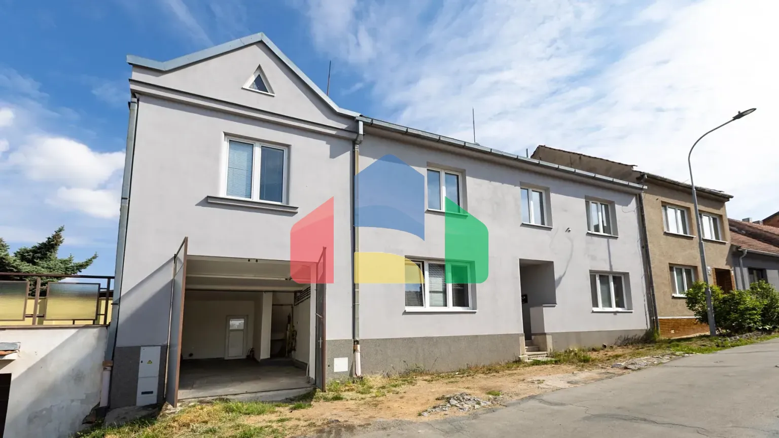 На продажу многоквартирные дома 256 m²