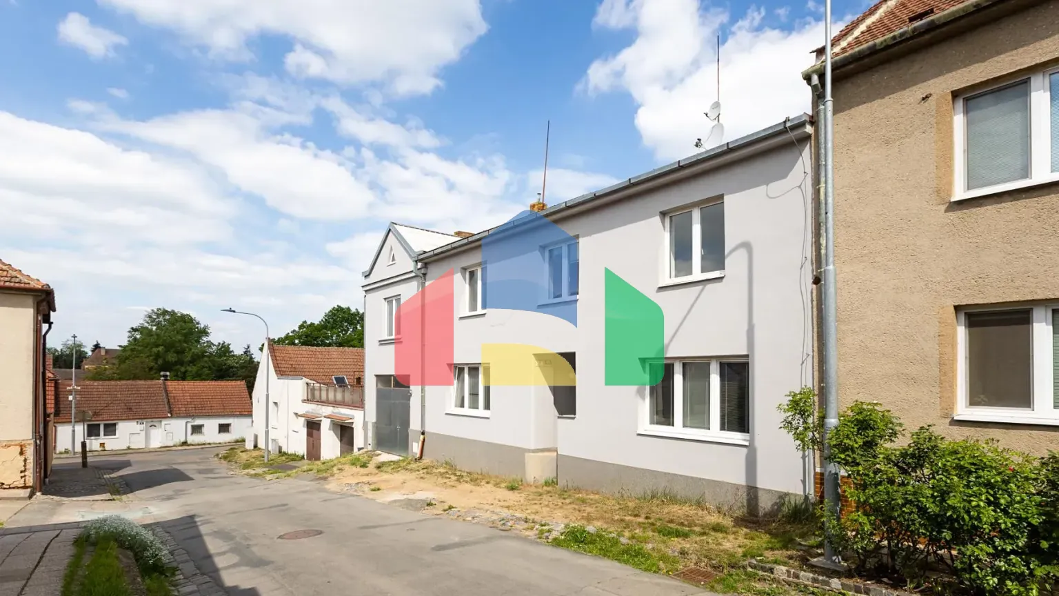 На продажу многоквартирные дома 256 m²