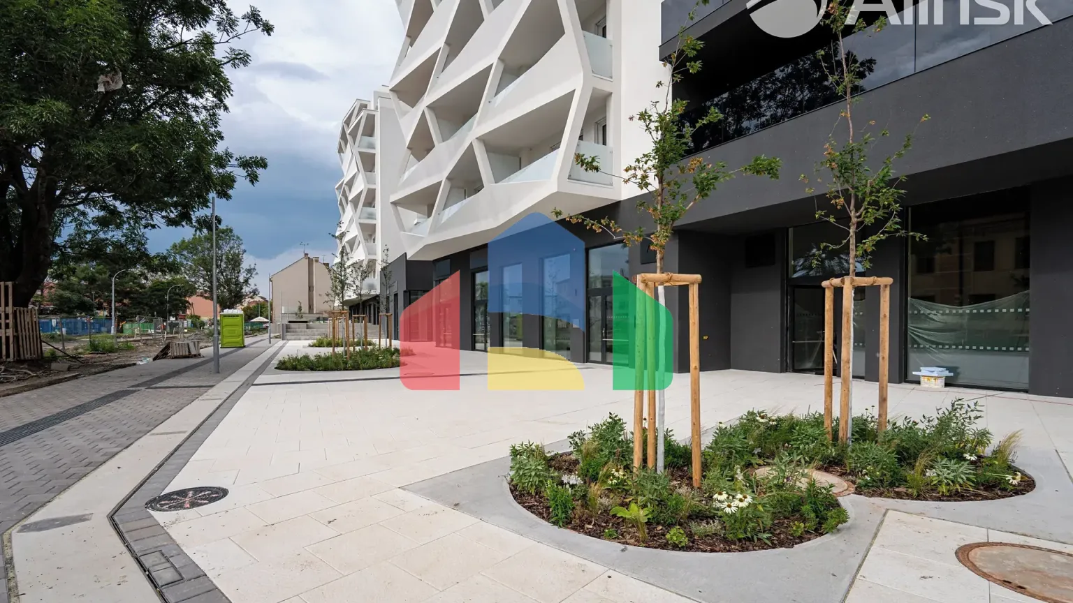 На продажу торговые помещения 129 m²