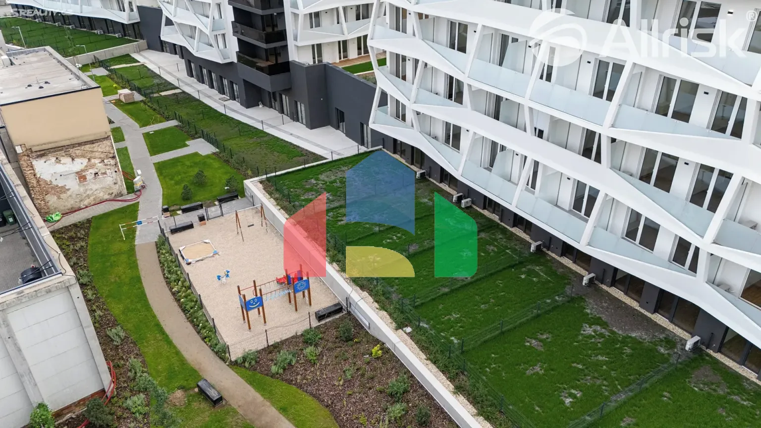 На продажу торговые помещения 129 m²