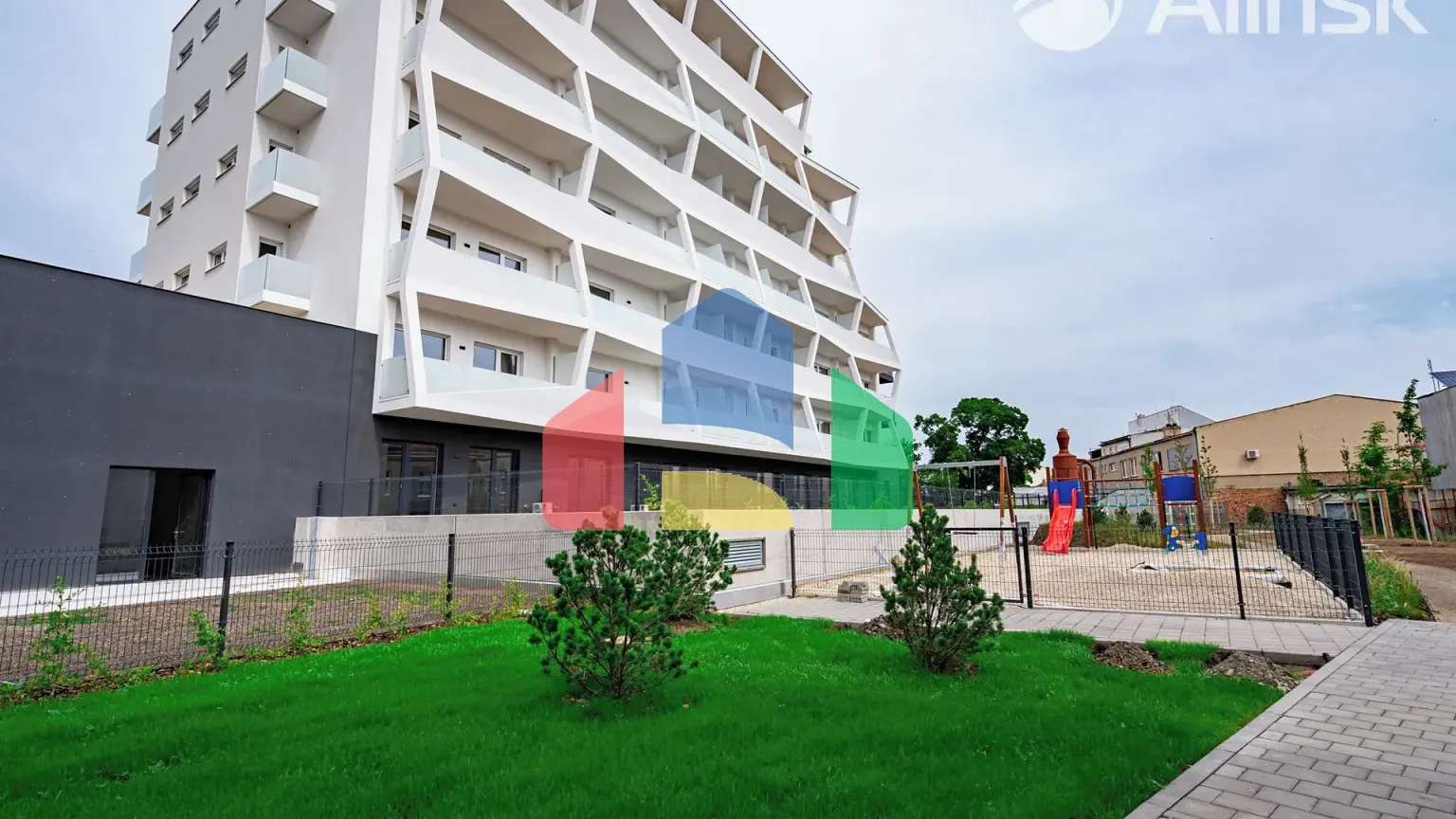 На продажу торговые помещения 129 m²