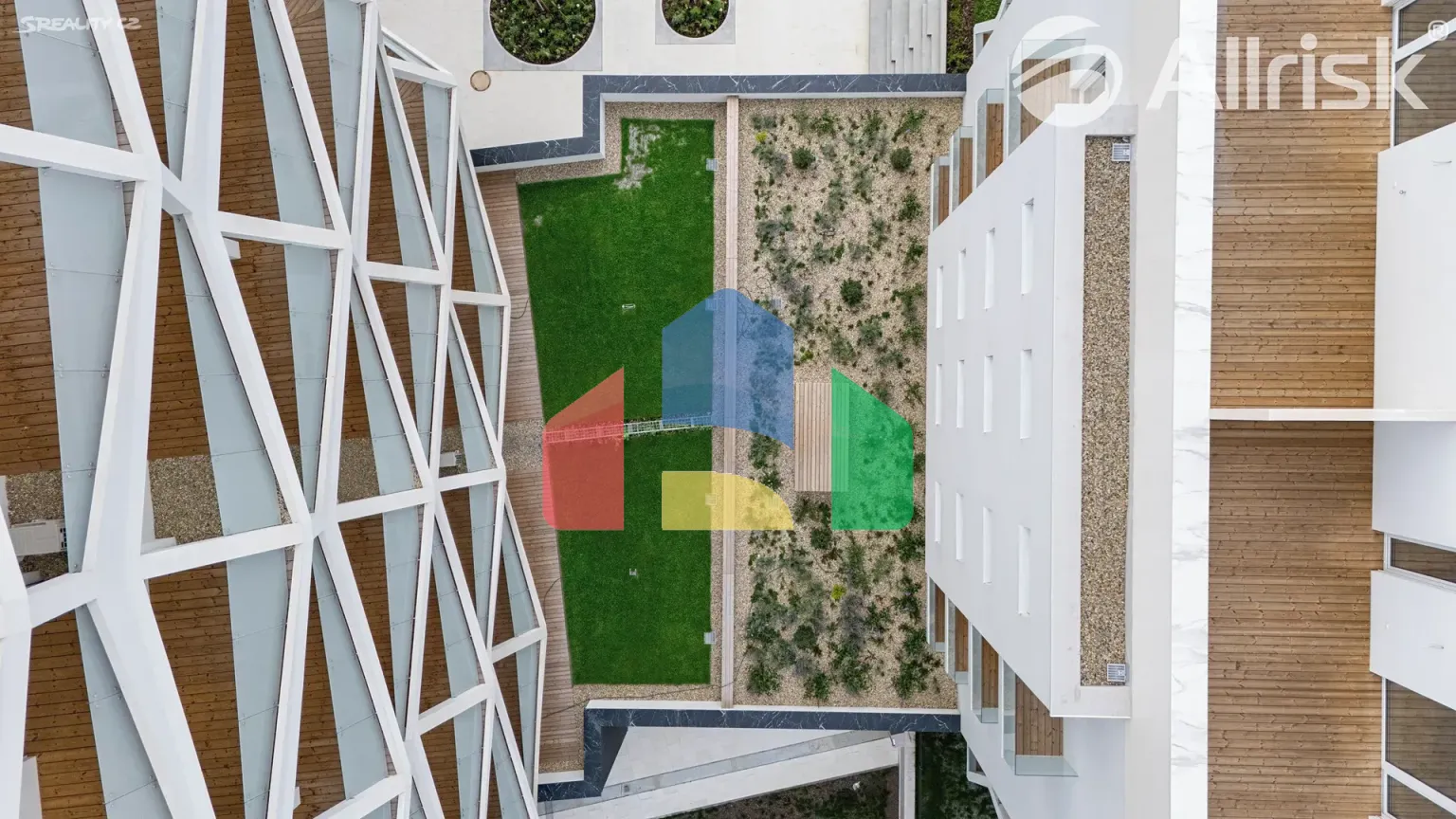 На продажу торговые помещения 129 m²