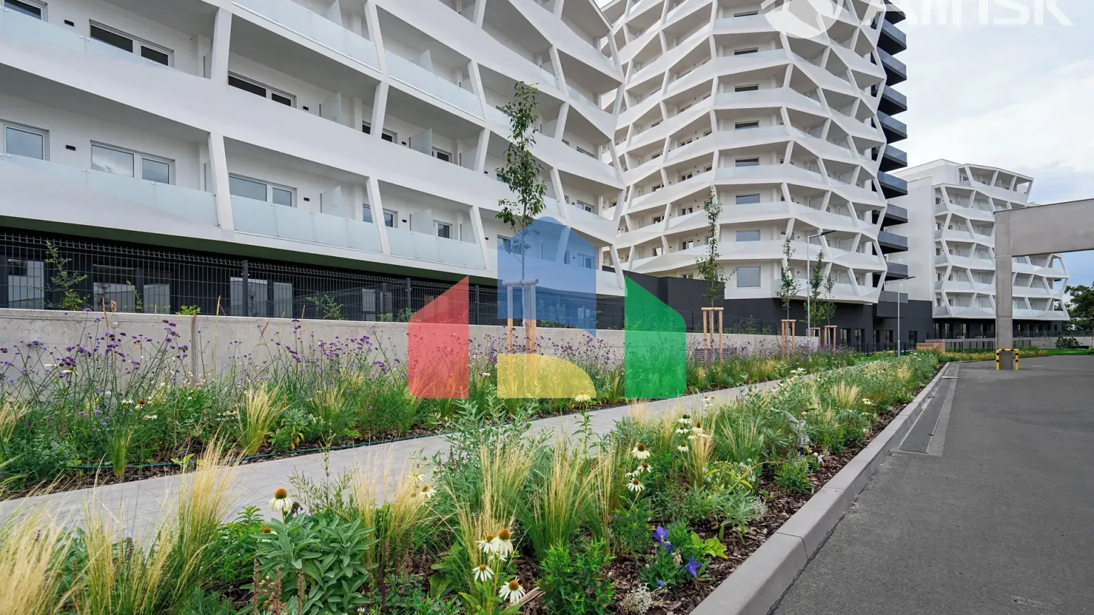 На продажу торговые помещения 129 m²