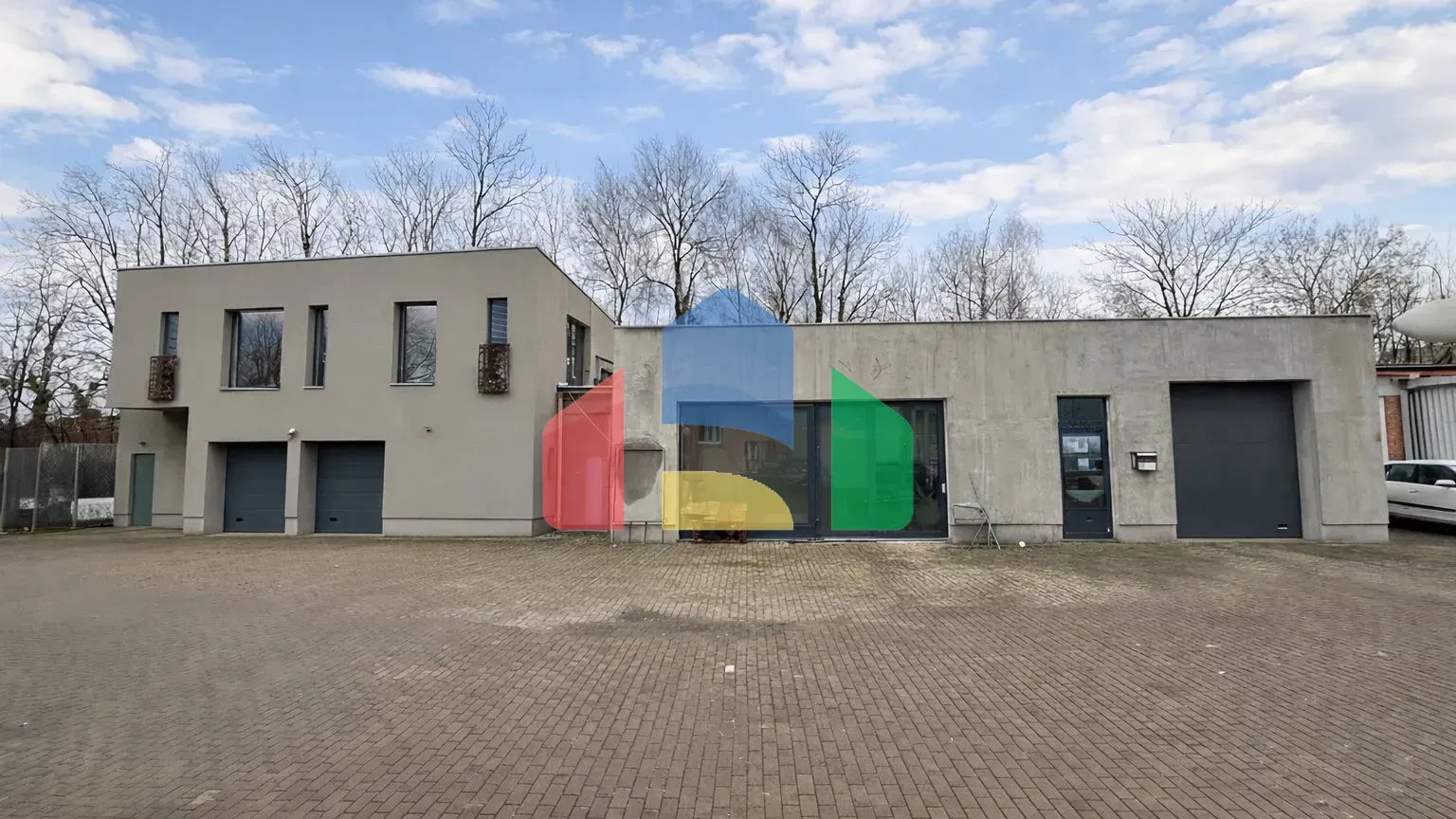 На продажу офисные помещения 379 m²