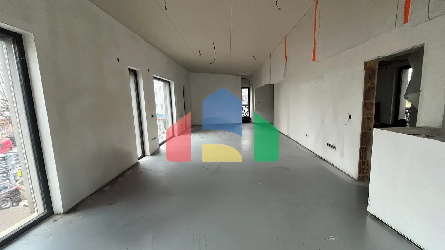 На продажу офисные помещения 379 m²